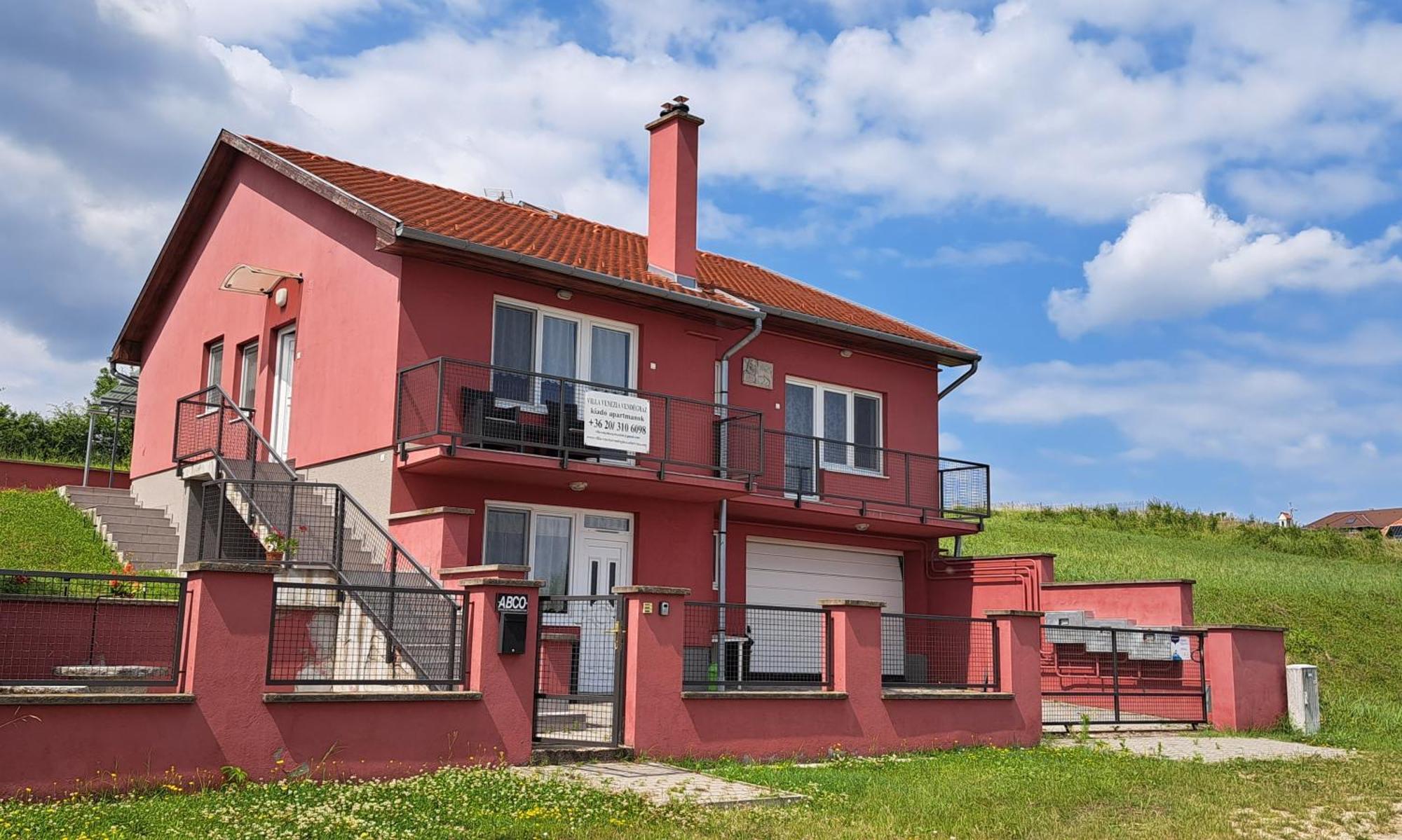 Venezia Apartmán *